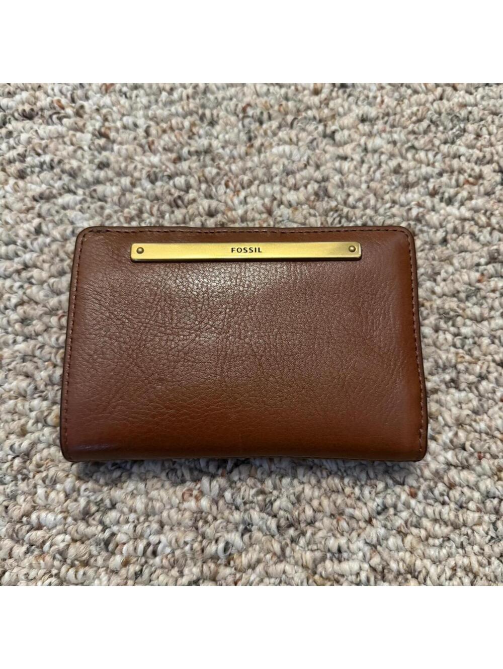 Fossil brown leather wallet with zipper pocket